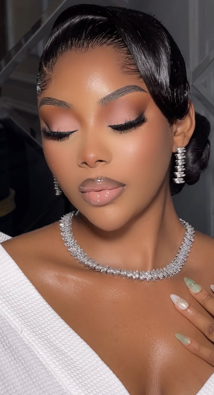 MAKE UP